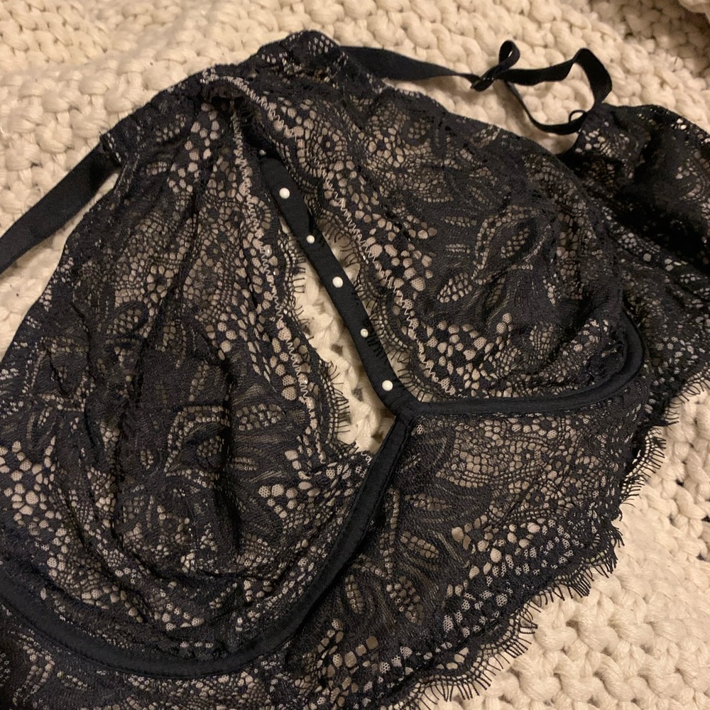 Victoria’s Secret lace halter bra 38DD brand new